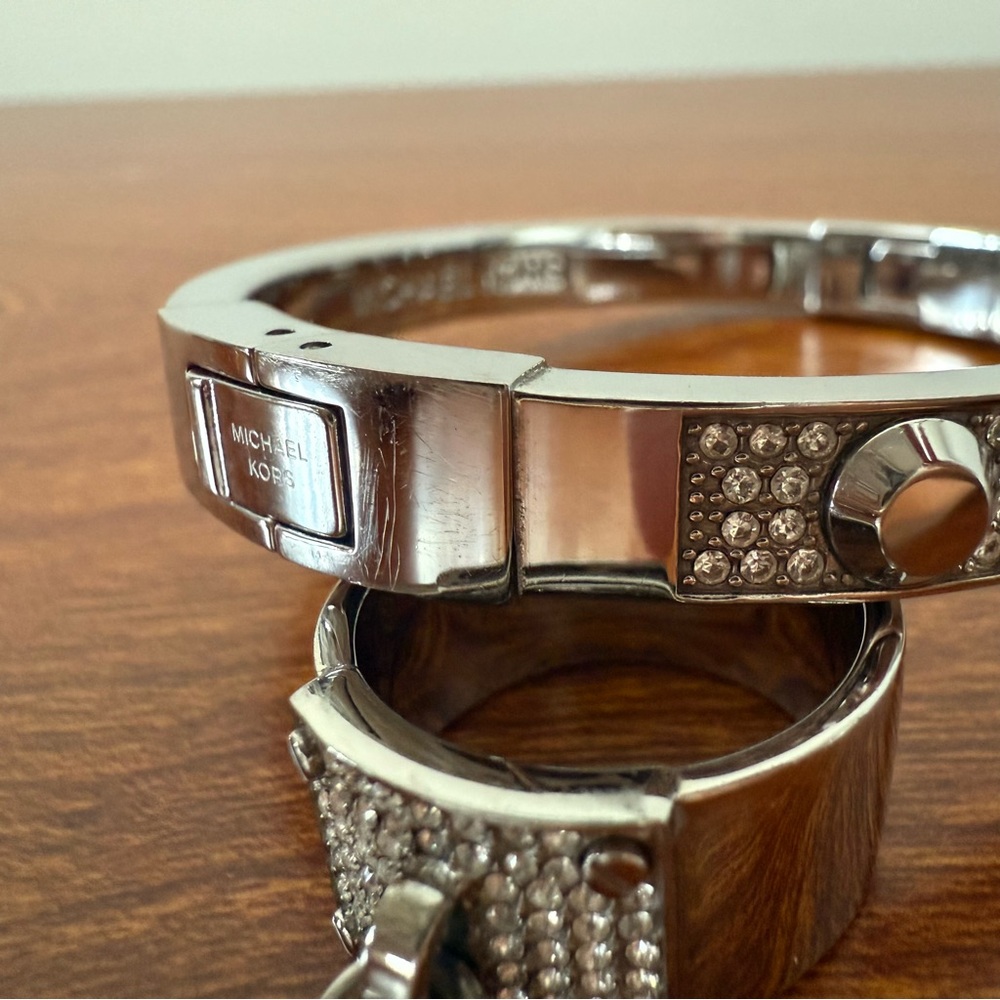 Michael Kors Silvertone Padlock Ring and Astor Stud Bracelet Matching Pair 7 - Picture 7 of 12